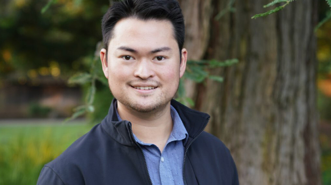 Photograph of Jerry Ting, who founded Evisort in 2016, outdoors by a tree