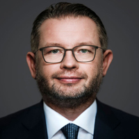 Dr. Bartosz Sujecki