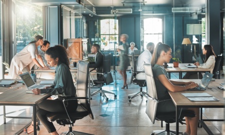 Demand for AI experience drives lateral associate hiring increase, study finds