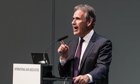 Richard Susskind delivering the keynote at the IBA's annual conference in Copenhagen