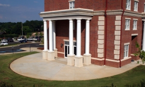 Ole Miss: turbulent approach to race relations